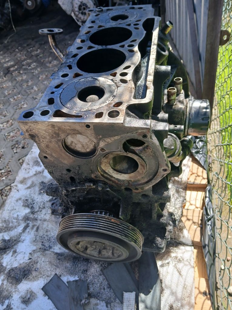 Silnik, blok, słupek, Renault Laguna, Scenic, Trafic, 1.9 dci,120km.