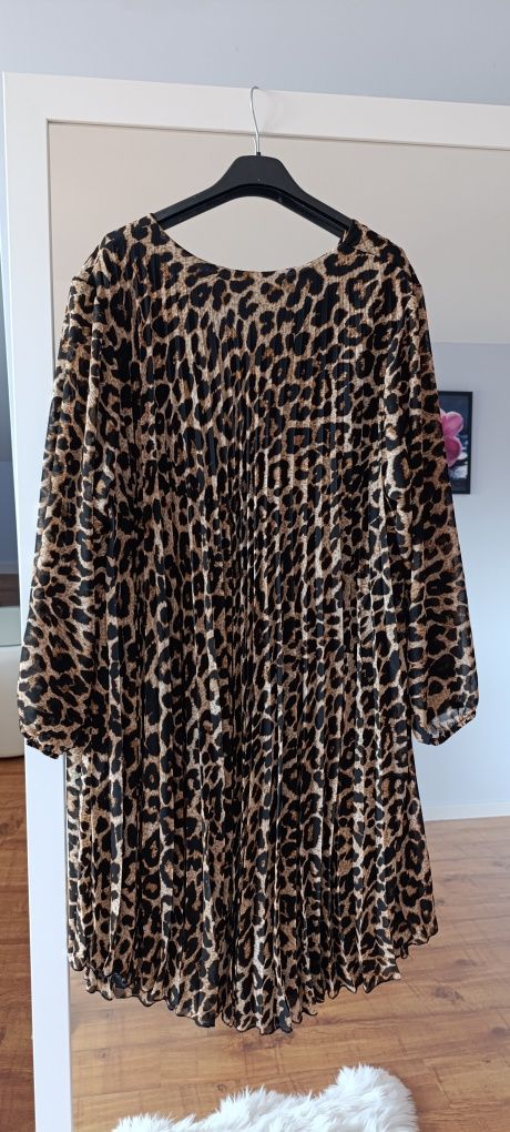 Plisowana sukienka w panterkę Plus Size 3XL,4XL