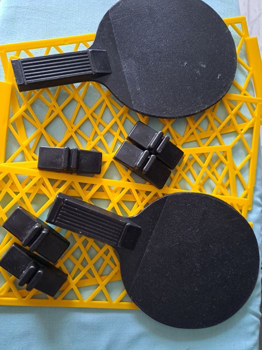 Настольный тенис, можно играть и в квартире.