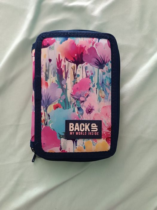 Piórnik dziewczęcy czterokomorowy używany