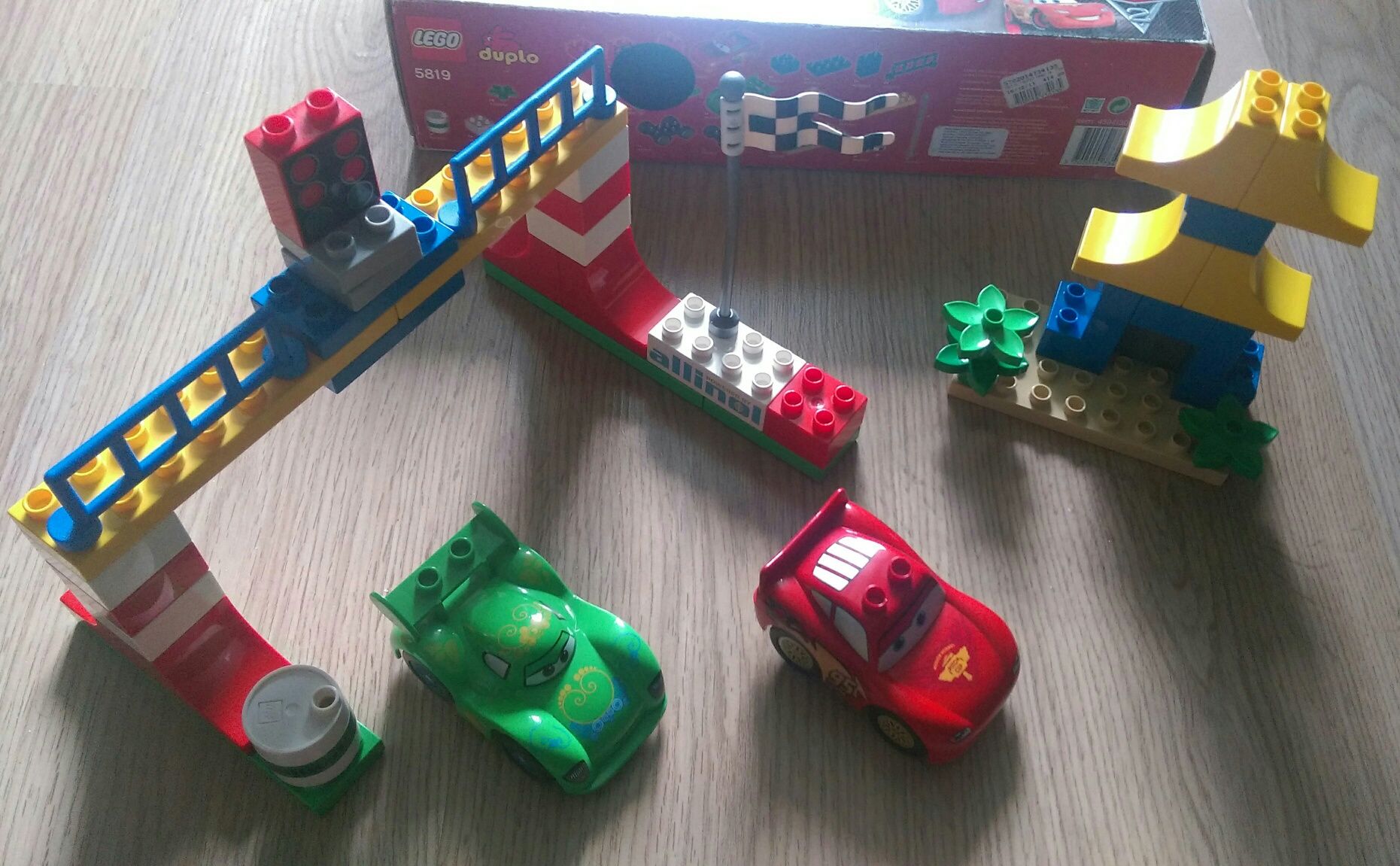 Конструктор б/у LEGO DUPLO 5819
9th5819, 5828 Disney Pixar Cars.