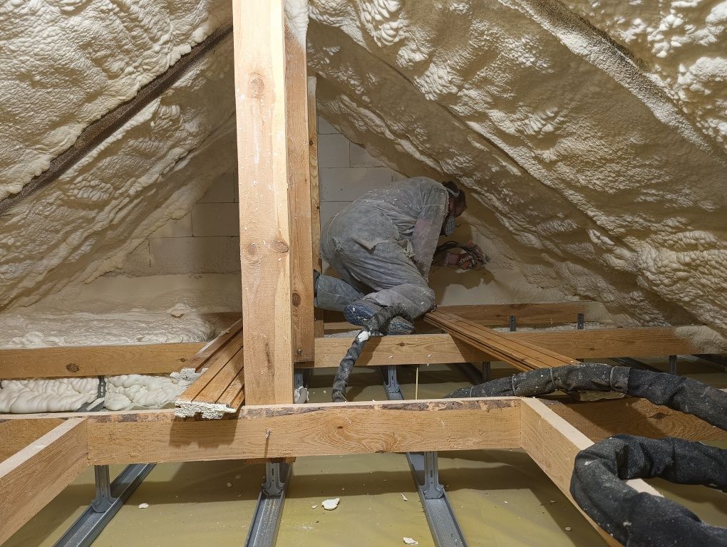 Pianowanie poddaszy dachów ocieplanie PUR podłogi stropu fundamentów