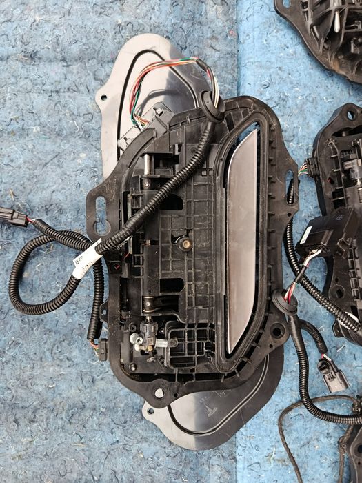 Дверні ручки Tesla model S