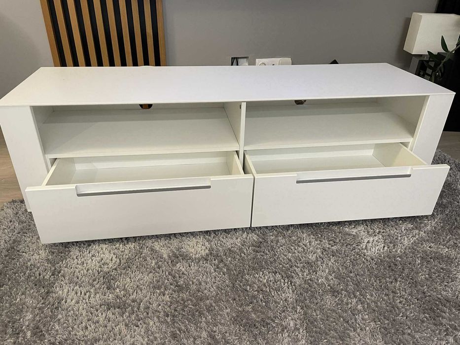 Szafka RTV w komplecie z witryną