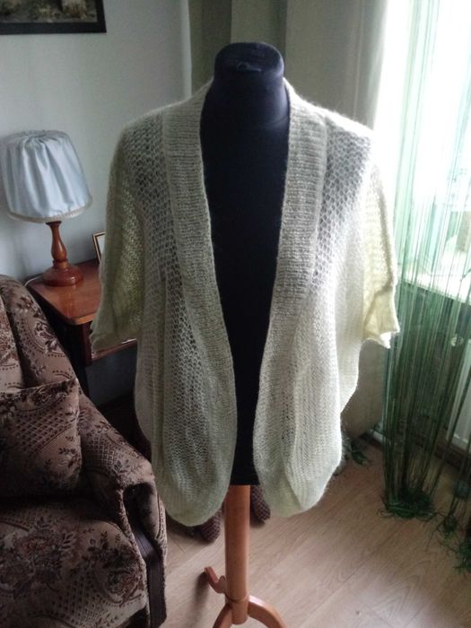 sweter narzutka damska marki H&M rozmiar M