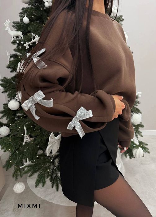 Жіноча кофта з бантиками