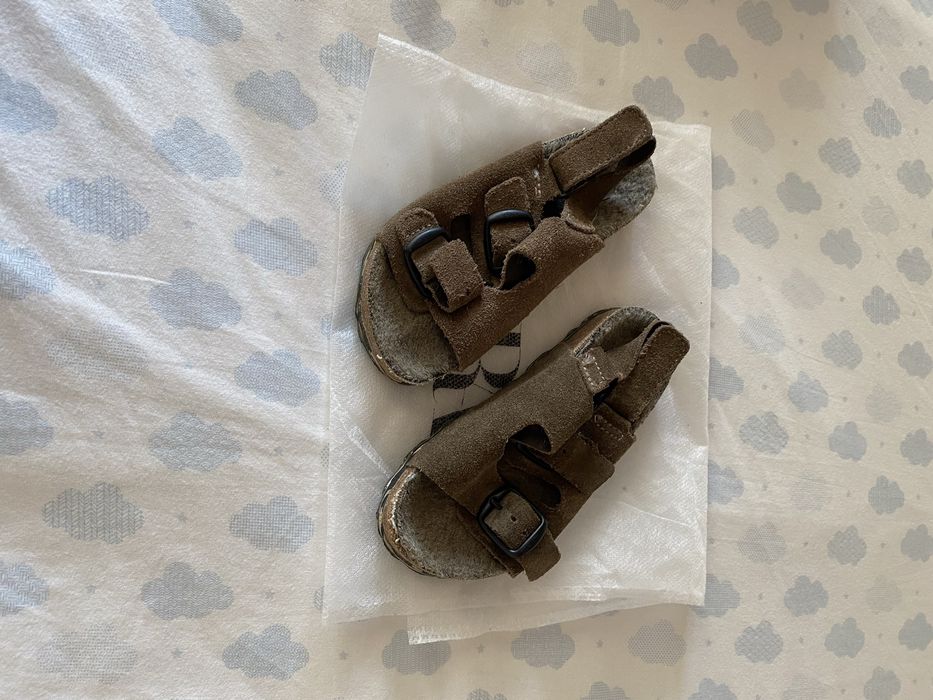 Sandalia em pele da Zara (T 23)