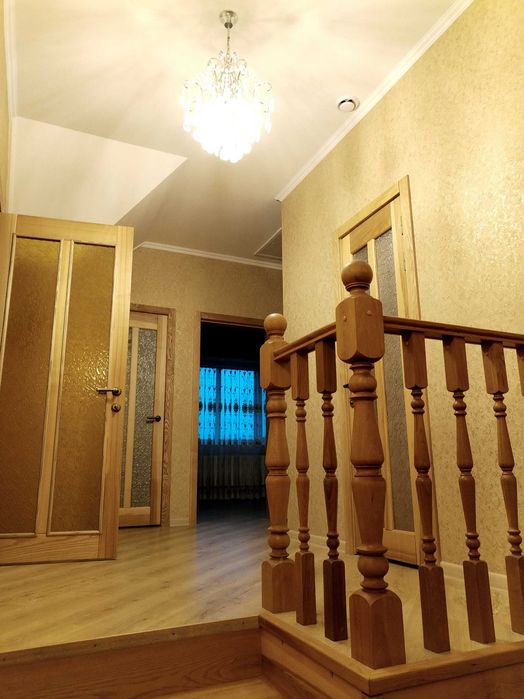 Стильний, розкішний будинок в с. Бездрик