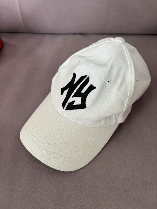 Czapka z daszkiem NY biała