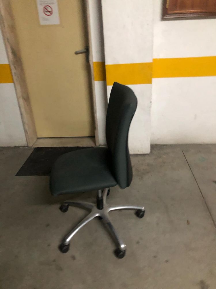 Cadeira de Rodas Secretaria verde em bom estado - escritorio ou quarto