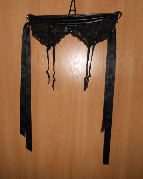 чорний пояс для панчох 48 розмір