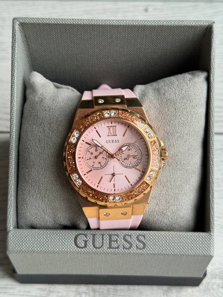 Годинник жіночий Guess w1053l3