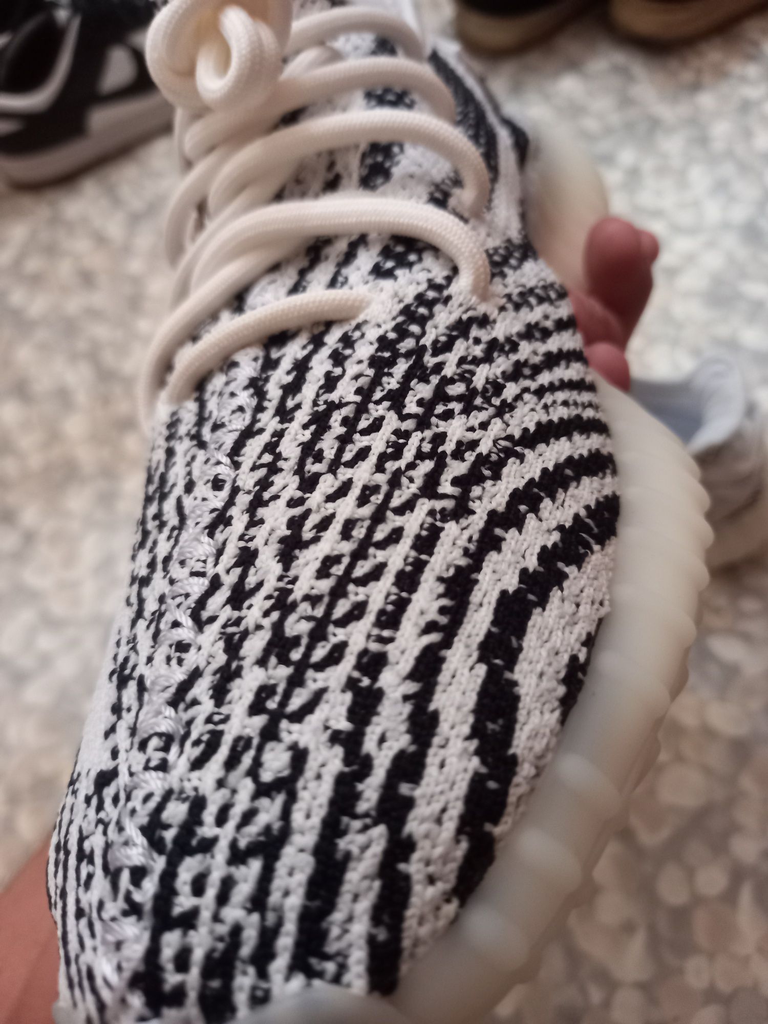 Adidas Yeezy Boost 350 V2 Zebra 43