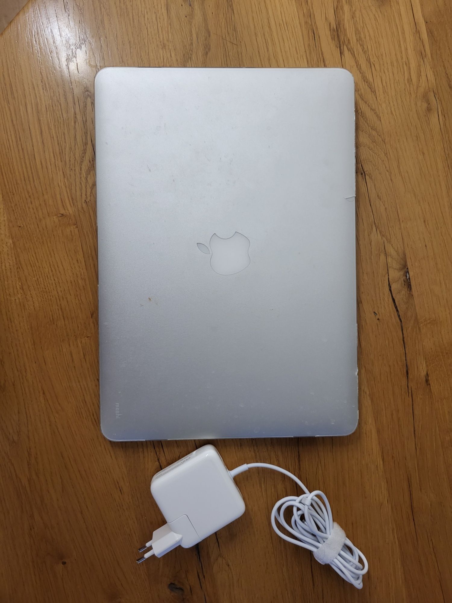 Apple MacBook Air 13’ 2017 , 8 Гб DDR3, 121 Gb память. У гарному стані