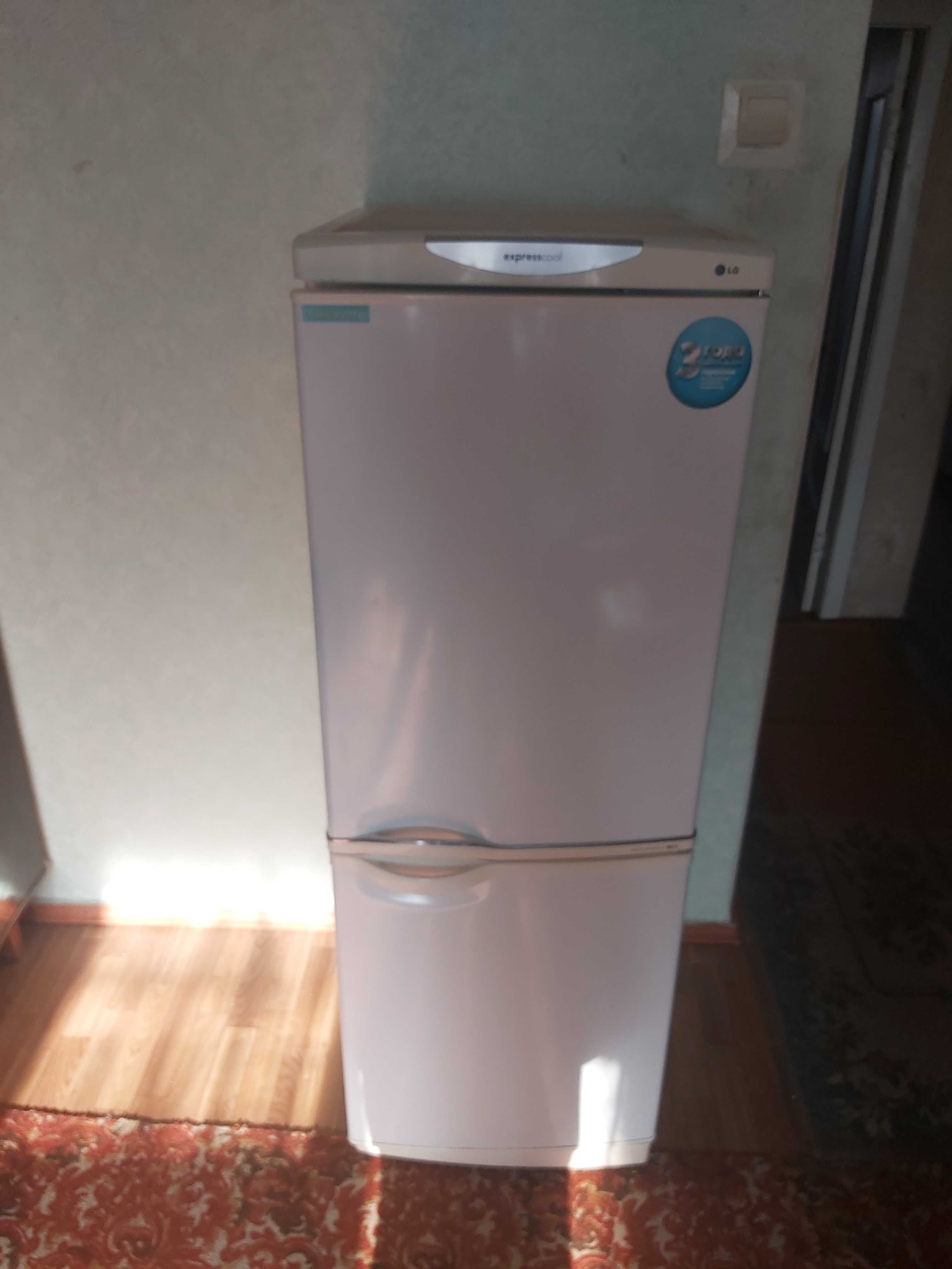 Холодильник двухкамерный б/у LG