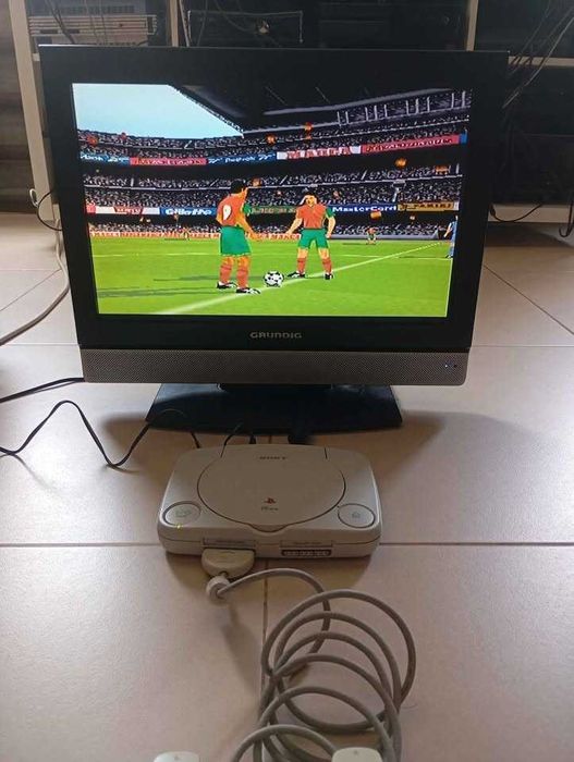 PsOne com comando oferta jogo