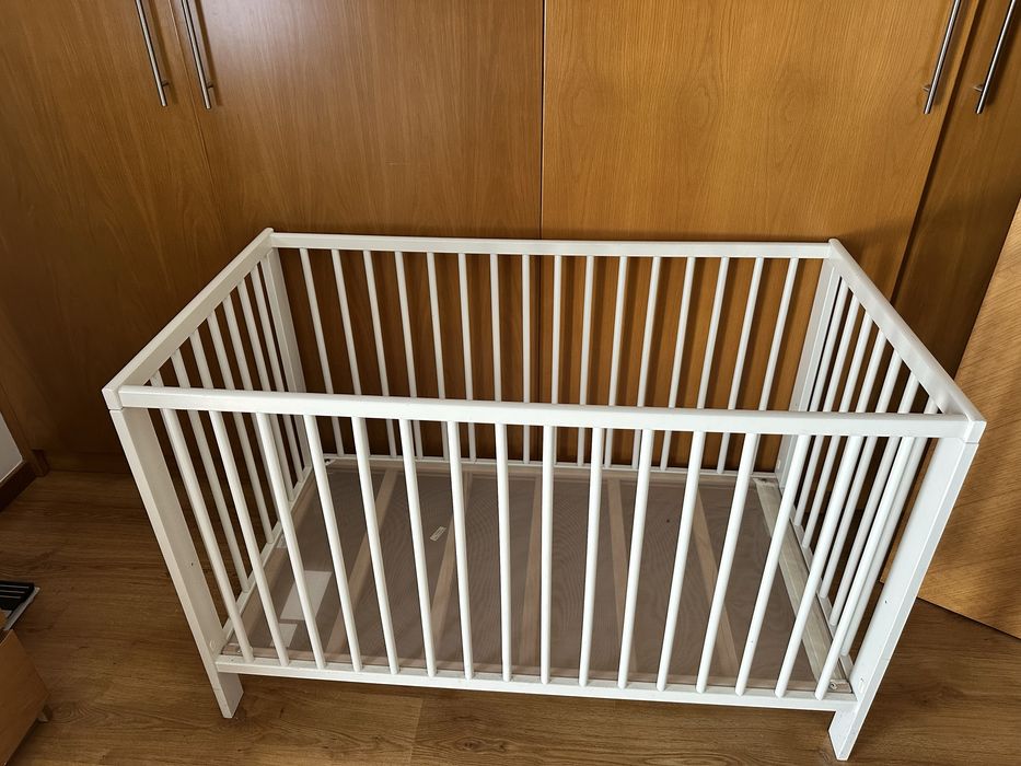 Berço/ cama de grades Gulliver (ikea) branco , com colchão