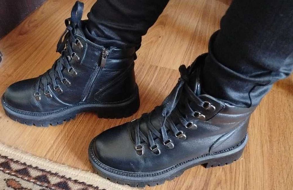 Продам жіночі шкіряні зимові напівчоботи