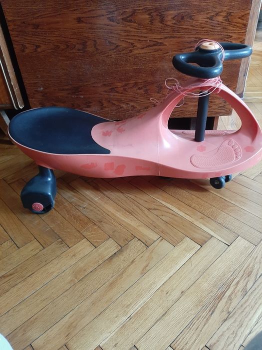 Продам машинку и игрушки разные