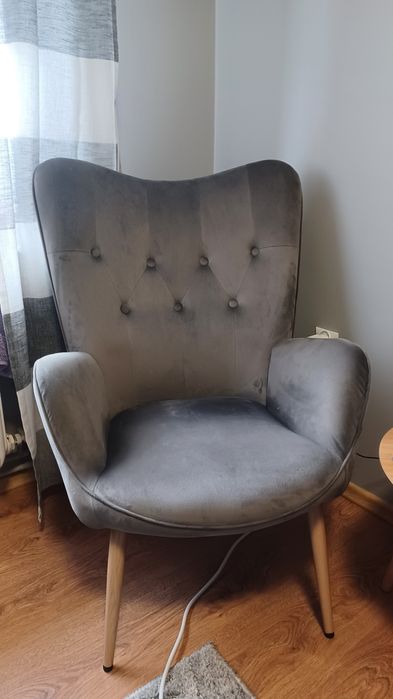 Fotel tapicerowany uszak z podnóżkiem