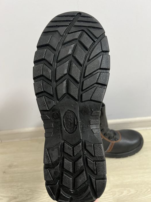 Робочі чоботи,захисні чоботи з металевим мисом