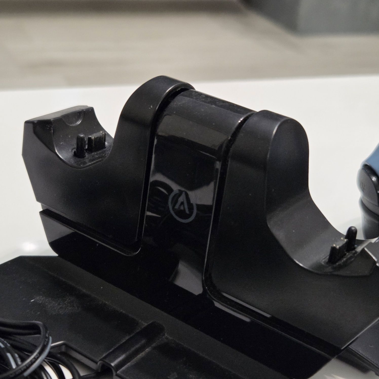 Stacja ładująca do padow PS4 DUALSHOCK 4 ładowarka dokująca dock 230v