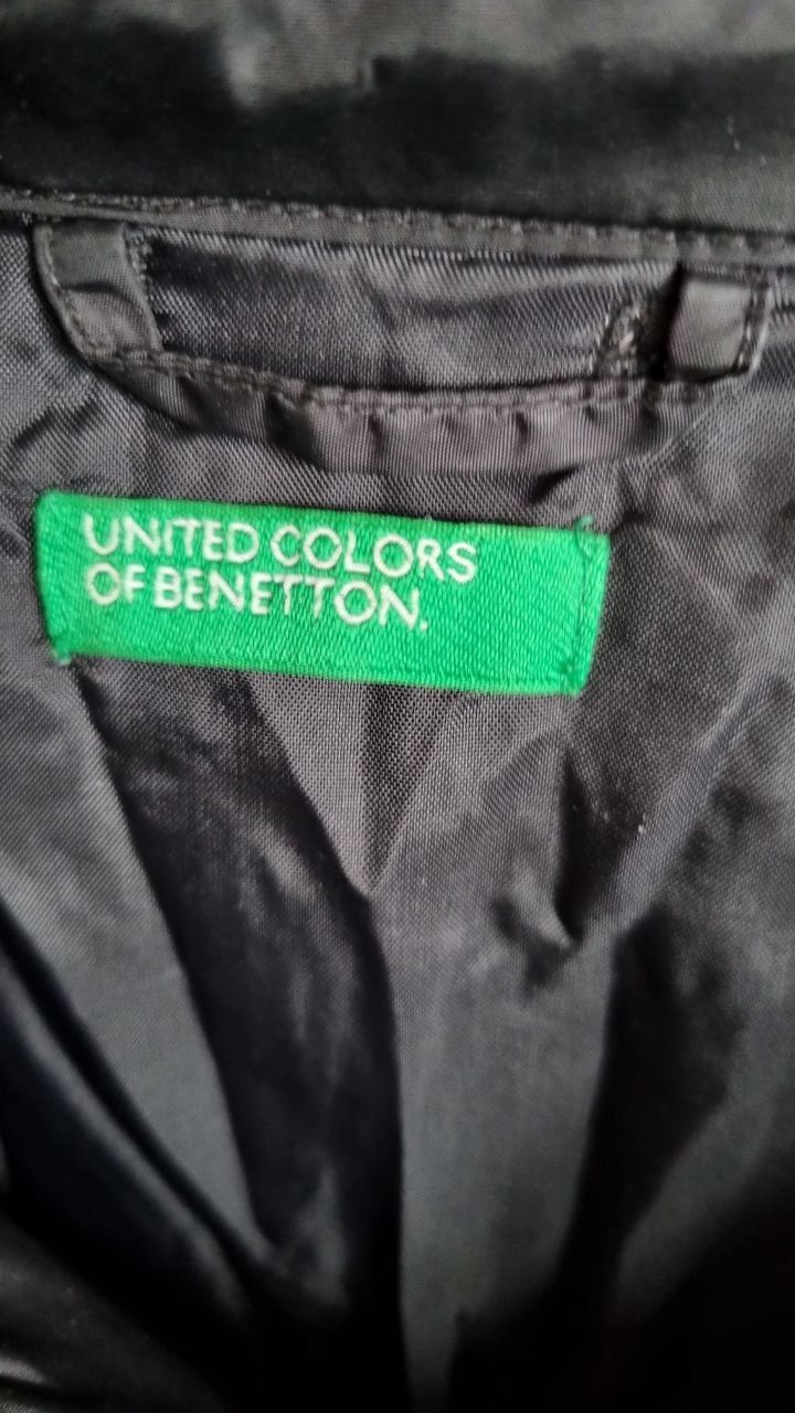 Куртка United colors of Benetton

Сезон осінь-весна (утеплювач пух) 
Д