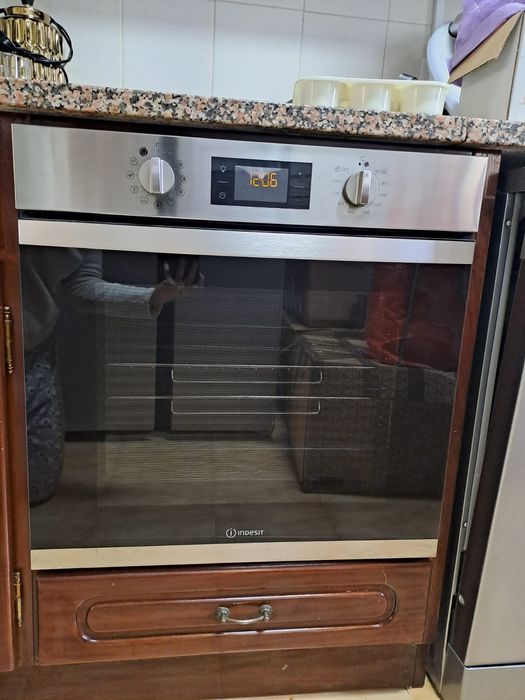 Forno Indesit 300°C 2900 watts