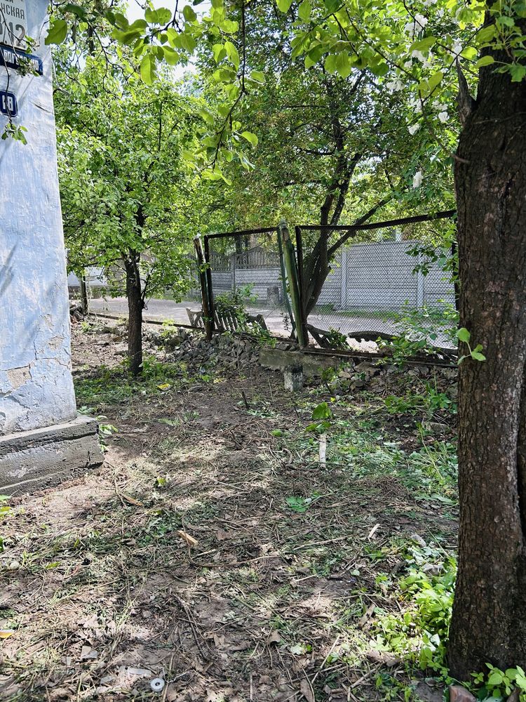 Продаж частини будинку в гарному місці під ремонт