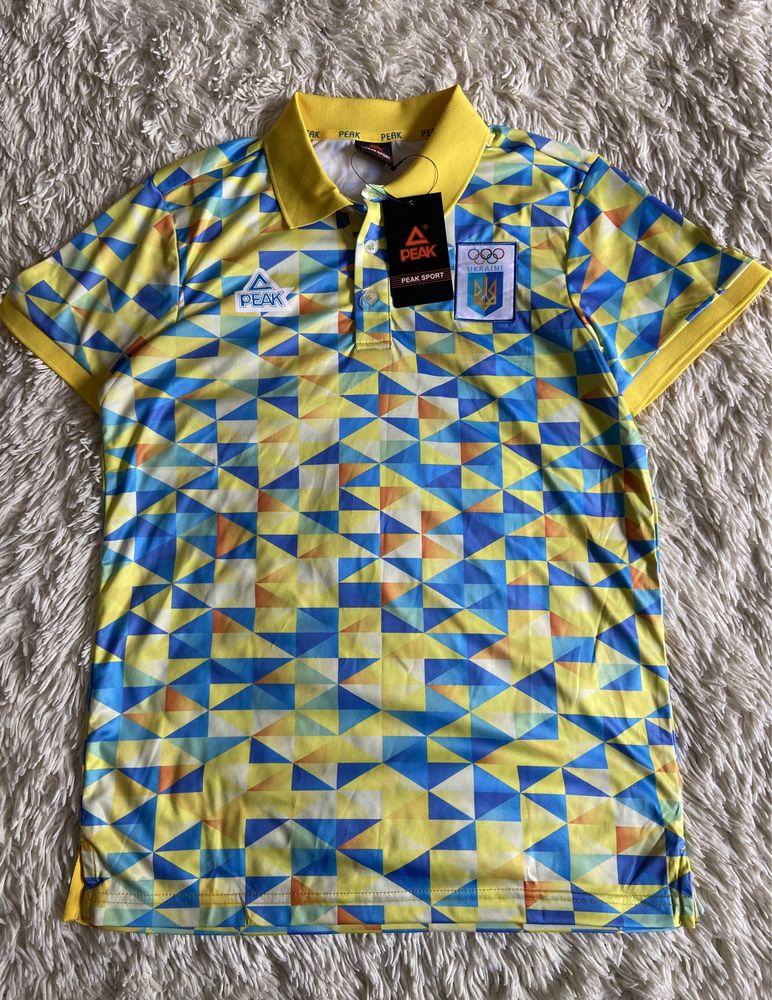 Розвантажую гардероб футболки ck, peak, nike