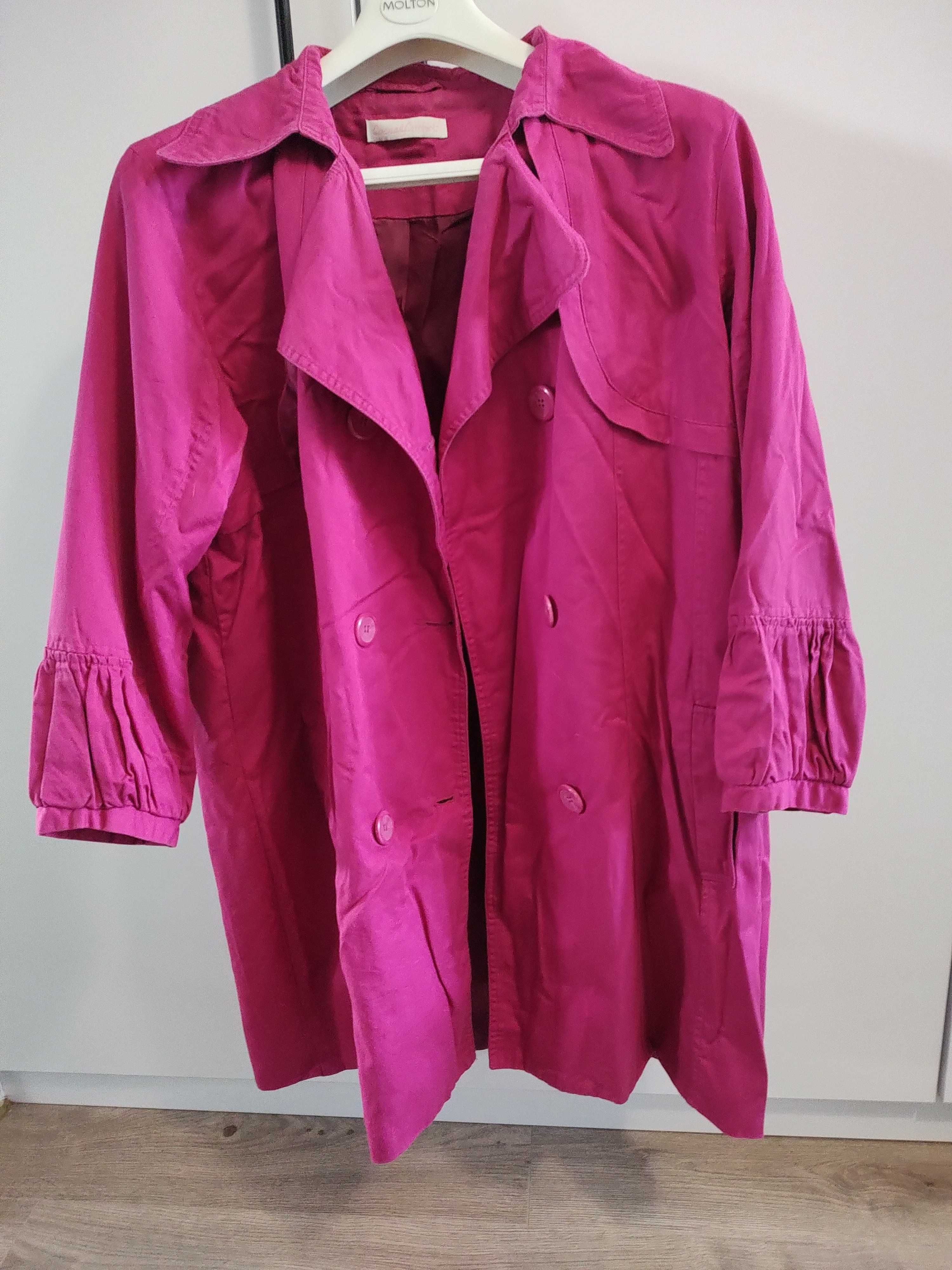 Różowy przejściowy płaszcz
