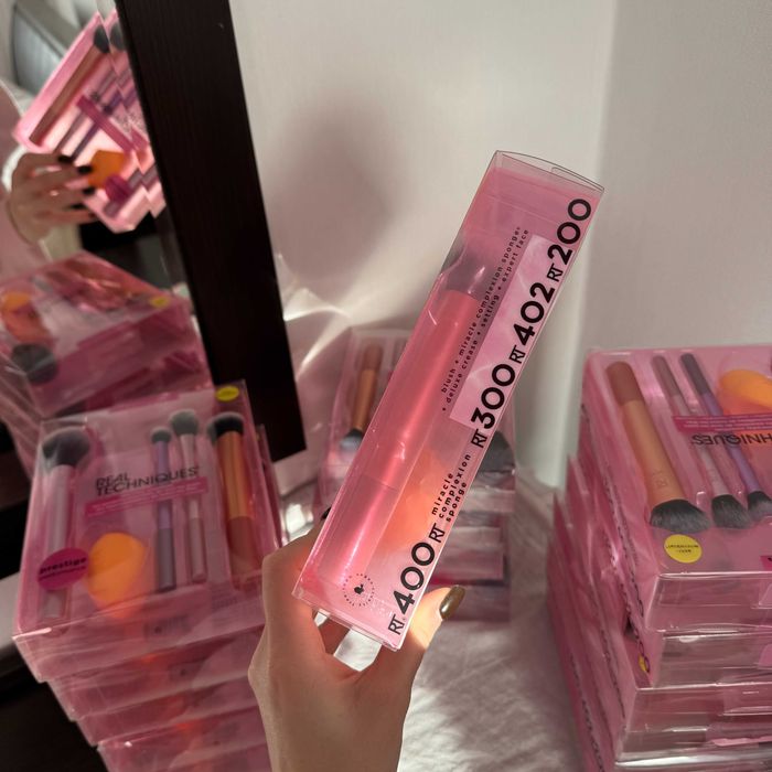 Пензлі, кісточки для макіяжу Real Techniques | Розпродаж