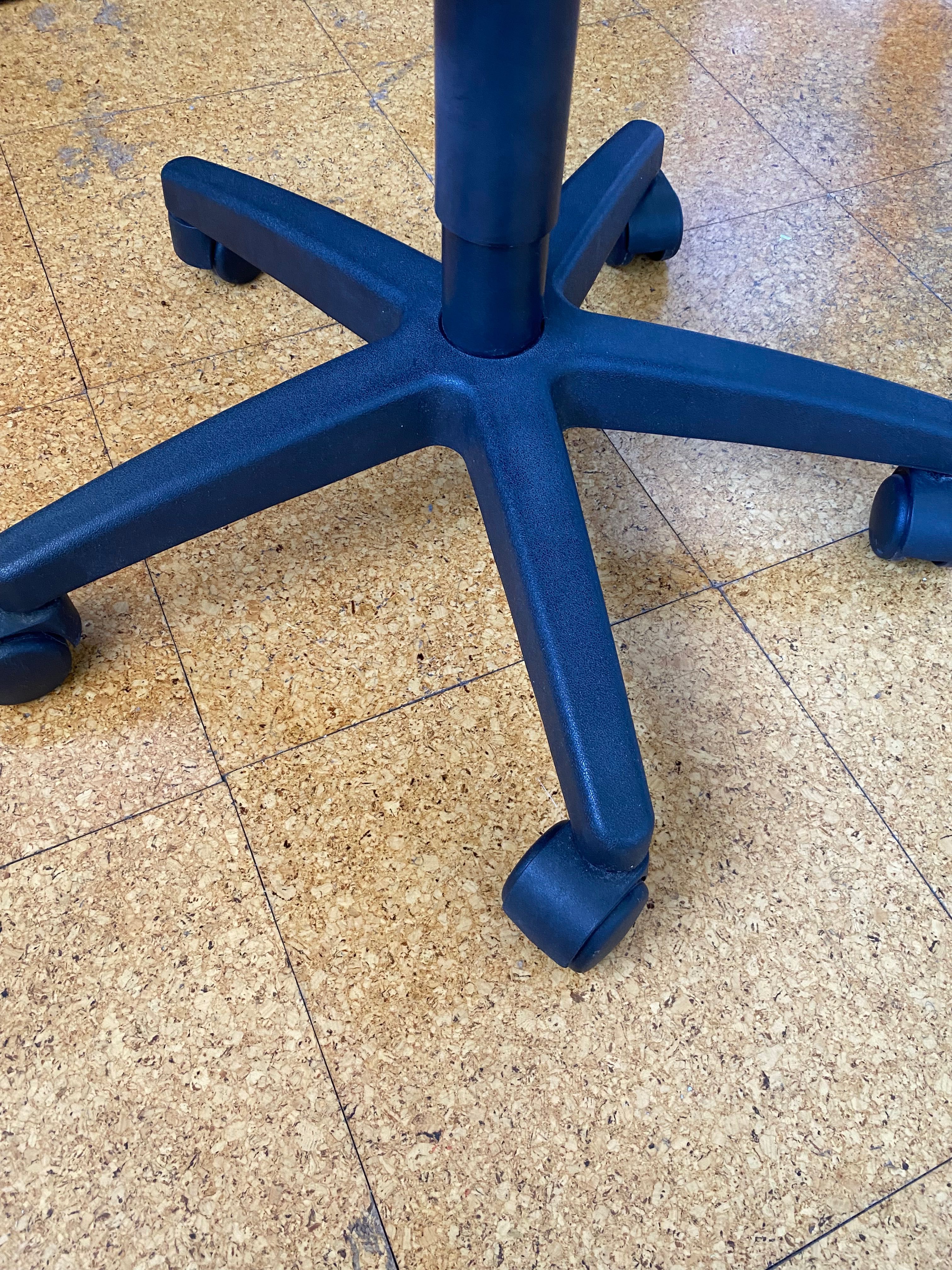 Cadeira preta de escritório Ikea