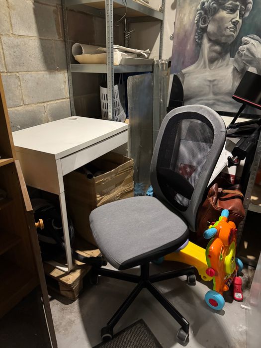 Zestaw biurko Micke Ikea oraz krzesło biurowe  FLINTAN Ikea