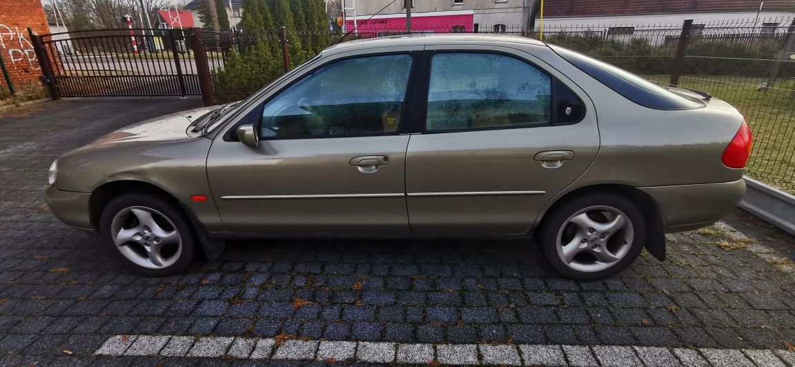 Ford Mondeo Ghia Bogata Wersja