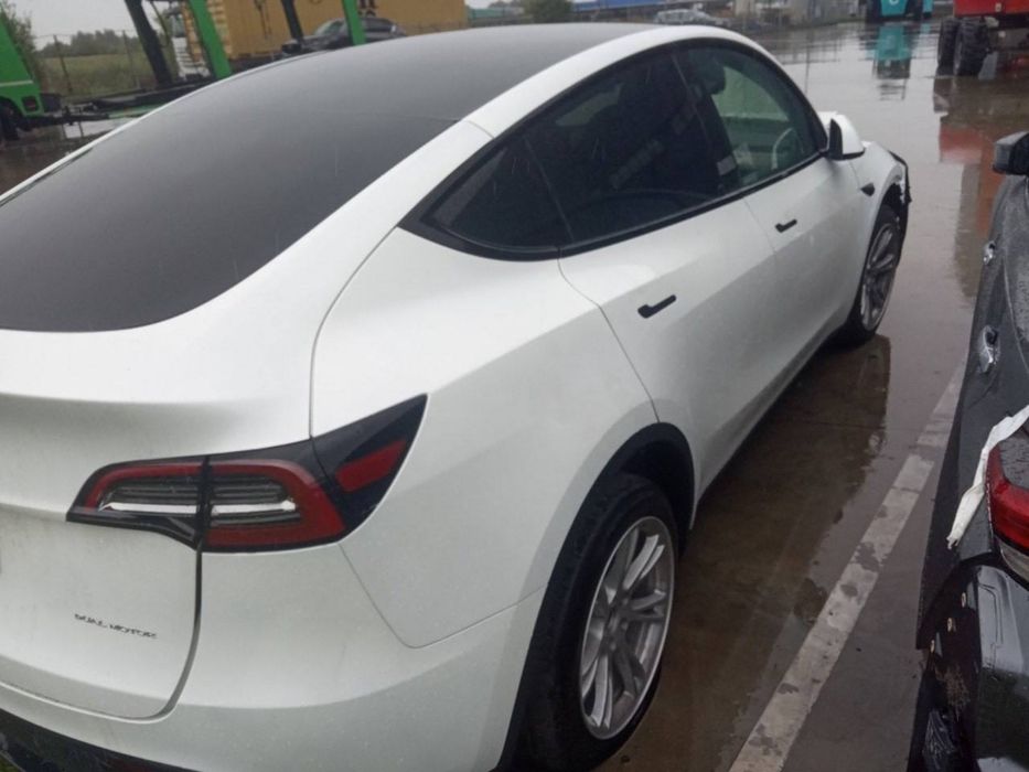 Tesla Model Y Long Range Dual Motor 03/2024