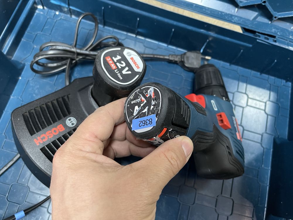 Bosch GSR 12V-30 / безщітковий шуруповерт Бош 12V, комплект