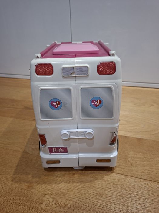 Barbie karetka z akcesoriami