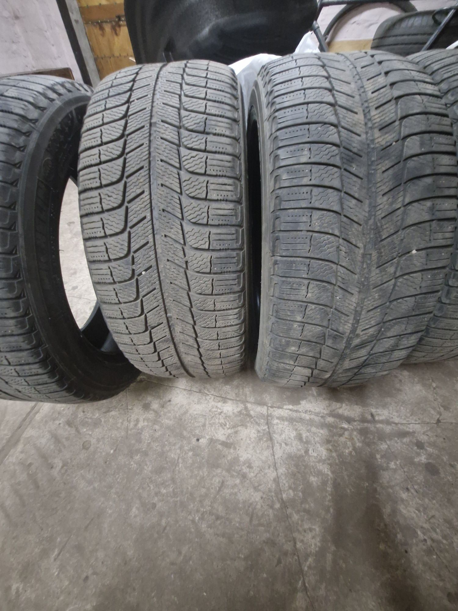 Зимова гума Michelin 215/50R17 95H