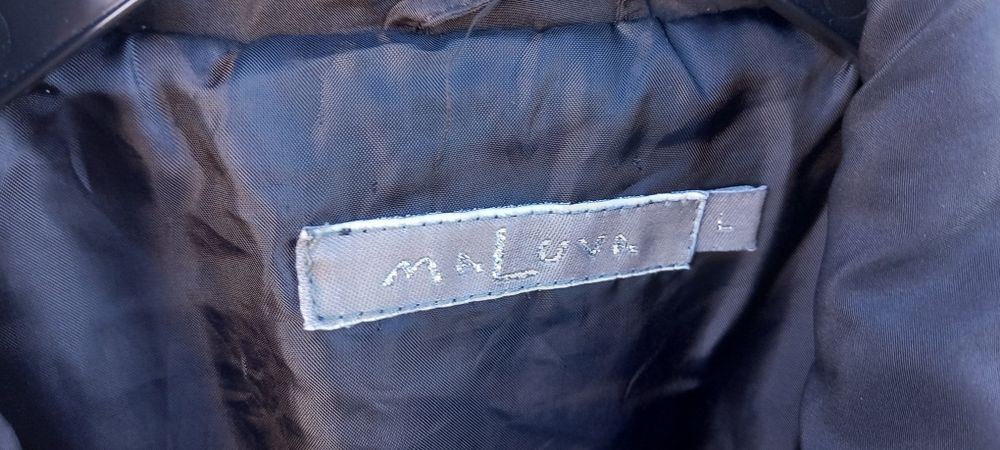 Casaco preto comprido,tamanho L 8€