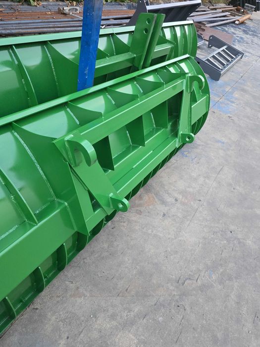 Pług Spych Zgarniacz do śniegu kiszonki obornika paszy 2,75M