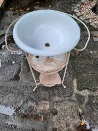 Bacia antiga em esmalte e ferro | Old enamel and iron basin