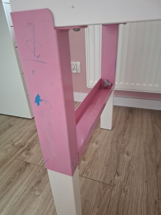 Biurko dla dziewczynki ikea