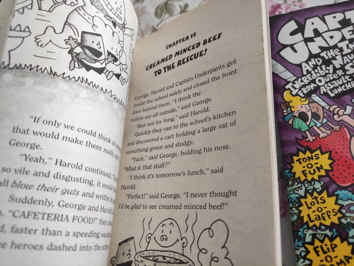 Dwie książki z serii Captain Underpants po angielsku