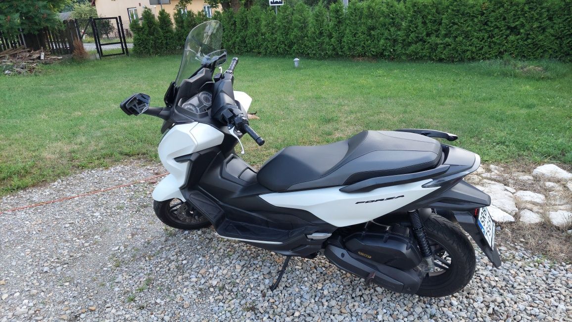 Honda Forza 125 Salon RP