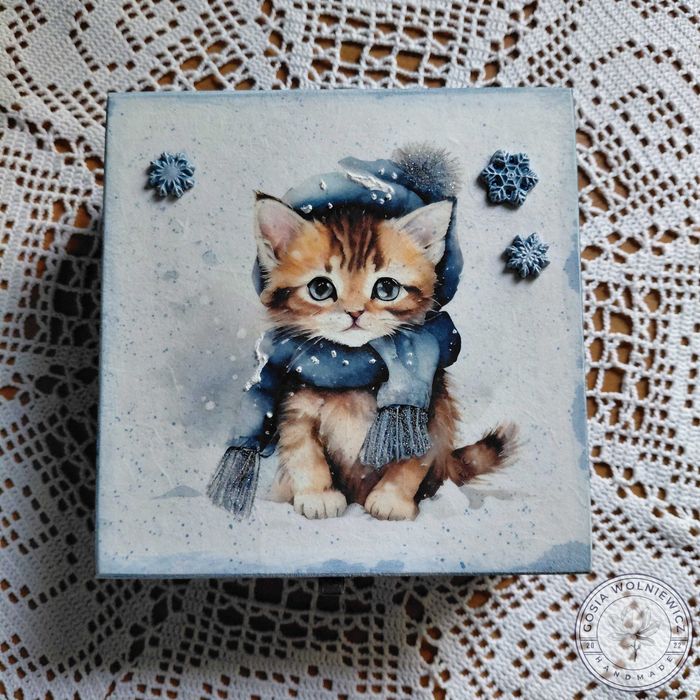 Urocza szkatułka z kotkiem