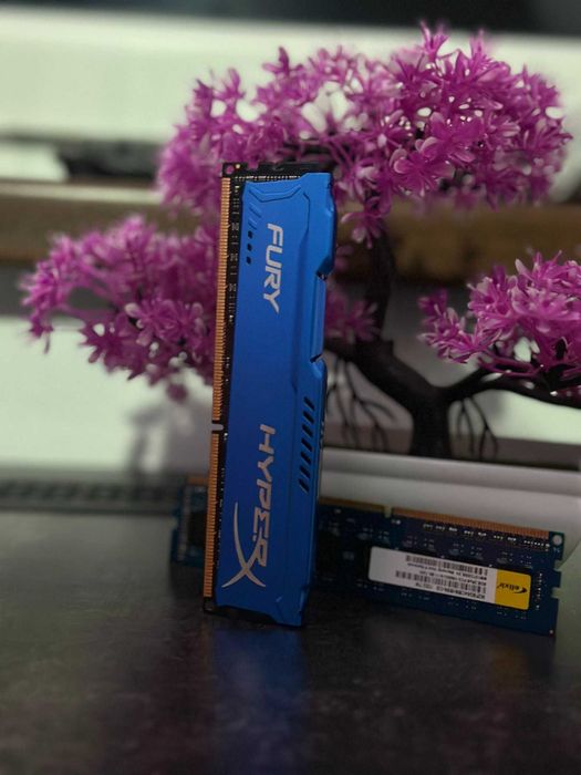 RAM GB DDR3 HyperX oraz bez