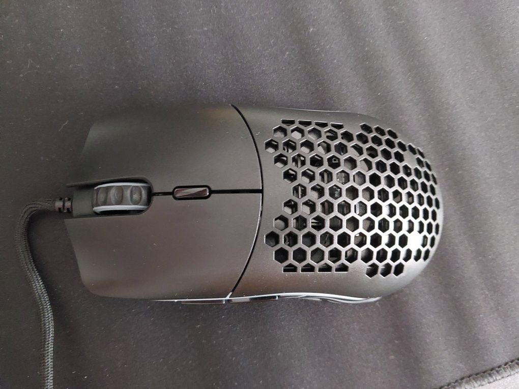Myszka Glorious model o