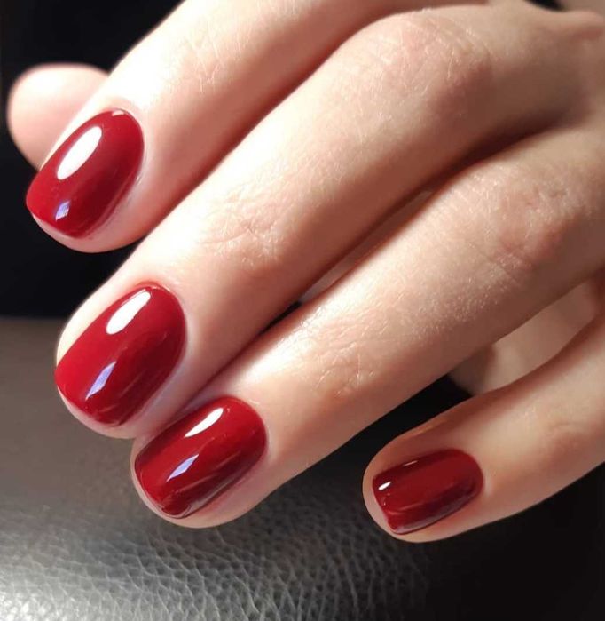 Послуги манікюр та педікюр