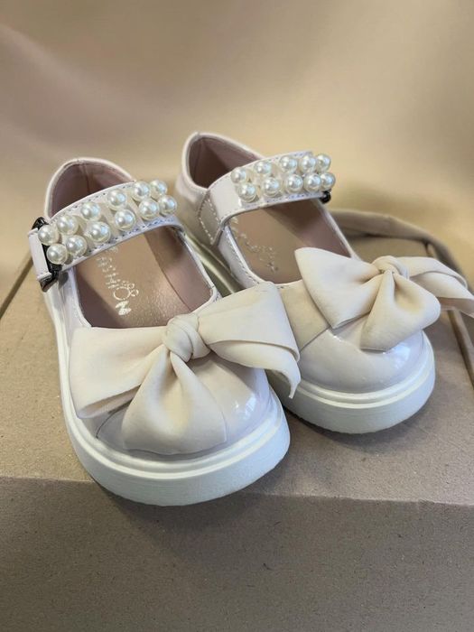 Туфлі з бантом на дівчику 25 розмір